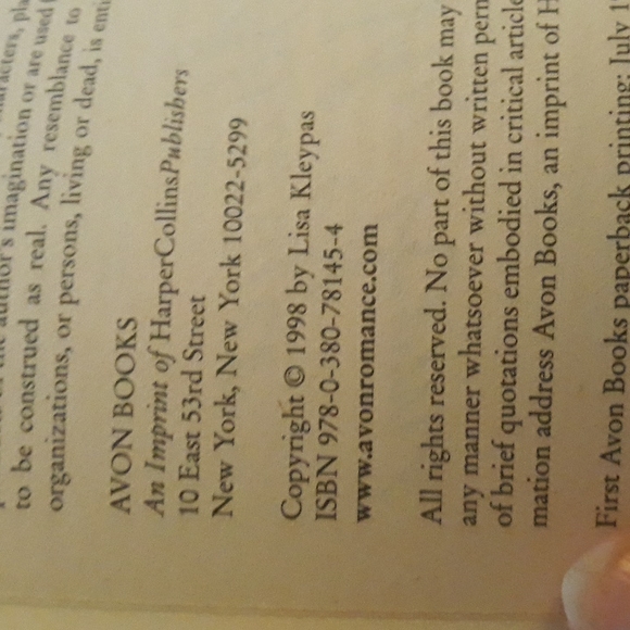 Stranger In My Arms, a paperback book written in 1998 by Lisa Kleypas - Picture 5 of 6